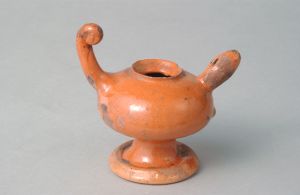 Sifflet à eau, Dieulefit, XIX<sup>e</sup> siècle. Sèvres, Musée national de la Céramique (MNC12270). © Rmn-GP Sifflet à eau, Dieulefit, XIXe siècle. Sèvres, Musée national de la Céramique (MNC12270). © Rmn-GP