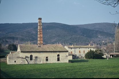 La Poterie de la Grande Cheminée au Poët-Laval. © Pierre Catanès La Poterie de la Grande Cheminée au Poët-Laval. © Pierre Catanès