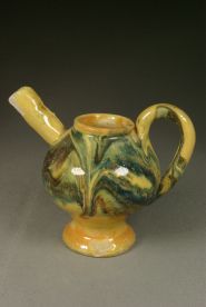 Sifflet à eau, poterie Robin, Le Poët-Laval, XX<sup>e</sup> siècle. Coll. particulière. © Pierre Catanès Sifflet à eau, poterie Robin, Le Poët-Laval, XXe siècle. Coll. particulière. © Pierre Catanès