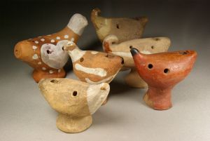 Variété des <i>lergökar</i> en Suède, régions diverses, du début au milieu du XX<sup>e</sup> siècle. Coll. particulière © Pierre Catanès Variété des lergökar en Suède, régions diverses, du début au milieu du XXe siècle. Coll. particulière. © Pierre Catanès