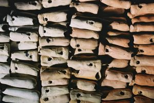 Fournée de sifflets tubulaires. Conneré (Sarthe), France, 1<sup>re</sup> moitié du XX<sup>e</sup> siècle. Coll. particulière. © Pierre Catanès Fournée de sifflets tubulaires. Conneré (Sarthe), France, 1re moitié du XXe siècle. Coll. particulière. © Pierre Catanès