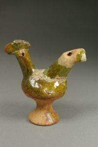 Sifflet modelé en forme de coq. Nibelle, Orléanais, France, début du XVII<sup>e</sup> siècle. Coll. particulière. © Pierre Catanès Sifflet modelé en forme de coq. Nibelle, Orléanais, France, début du XVIIe siècle. Coll. particulière. © Pierre Catanès