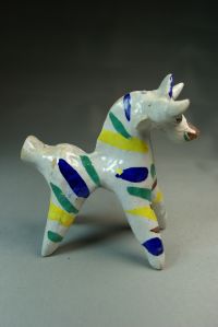 Sifflet modelé en forme de taureau. Andújar, Andalousie, Espagne, vers 1950. Coll. particulière. © Pierre Catanès Sifflet modelé en forme de taureau. Andújar, Andalousie, Espagne, vers 1950. Coll. particulière. © Pierre Catanès