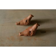 Perçage d’un sifflet globulaire en forme d’oiseau - photographie 6. © Véronique Durey Perçage d’un sifflet globulaire en forme d’oiseau - photographie 6. © Véronique Durey