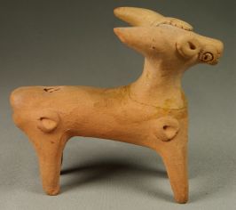 Sifflet tubulaire. Pisc, Roumanie, milieu du XX<sup>e</sup> siècle. Coll. particulière. © Pierre Catanès Sifflet tubulaire. Pisc, Roumanie, milieu du XXe siècle. Coll. particulière. © Pierre Catanès