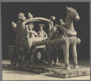 Bougeoir de table. Début du XIX<sup>e</sup> siècle. Marie ou Jacques Sébastien Talbot. Exposition « La Borne : un village de potiers en Berry ». MNATP. © MuCEM Bougeoir de table. Début du XIXe siècle. Marie ou Jacques Sébastien Talbot. Exposition « La Borne : un village de potiers en Berry ». MNATP. © MuCEM