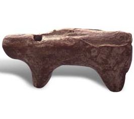 Sifflet zoomorphe en terre cuite, Hîrşova, Roumanie, culture Gumelniţa, vers 4600-4000 avant notre ère. Constanţa, musée d'Histoire nationale et d'Archéologie (inv. 39487). © musée d'Histoire nationale et d'Archéologie Constanţa Sifflet zoomorphe en terre cuite, Hîrşova, Roumanie. Culture Gumelniţa, vers 4600-4000 avant notre ère. Constanţa, musée d'Histoire nationale et d'Archéologie (inv. 39487). © musée d'Histoire nationale et d'Archéologie Constanţa